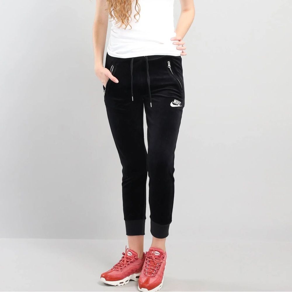 Nike Velour Jogger Sweatpants in Black | Medium